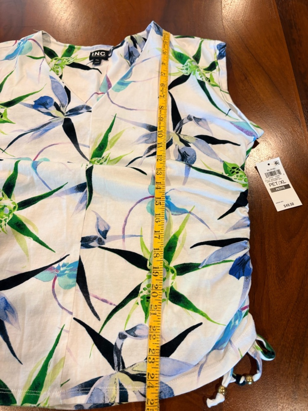 NWT,  Floral V-Neck Top in White and Green, size PXL - Picture 5 of 7